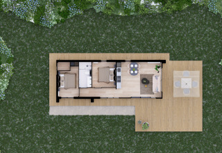 Bovenaanzicht van Villa Maritiem lodge met twee slaapkamers, badkamer, woonkamer en houten terras.