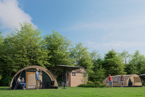 Safaritenten met privé sanitair bij Kampeerdorp de Zandstuve, De Waard Tunneltent, omringd door bomen.