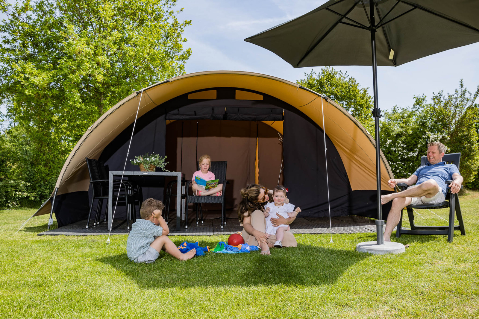 De Waard Tunneltent met privé sanitair