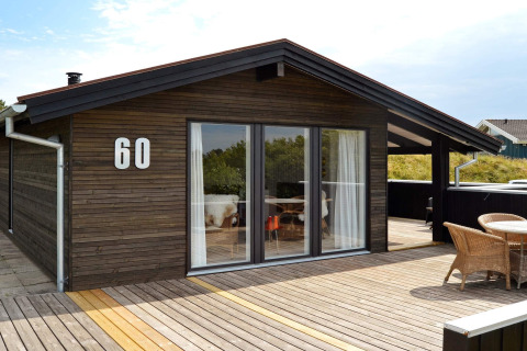 Casa vacanze moderna per 6 persone a Fanø con terrazza in legno, grandi vetrate e il numero 60