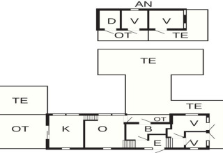 Grundriss eines 8-Personen-Ferienhauses in Ebeltoft, Dänemark, mit Zimmern und Terrassen beschriftet.