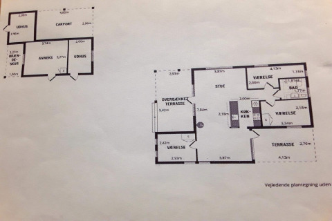 Floor plan of a 6-person holiday home in Glesborg, Denmark showing rooms, bathroom, kitchen and terraces.