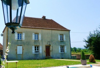 Vakantiehuis met tuin en zwembad bij La Maison Bornat in Bourgogne-Franche-Comté, Frankrijk.