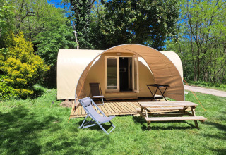 Safari tent 'Coco Sweet' at Campsite Ushuaïa Villages Le Viaduc in France, surrounded by lush greenery.