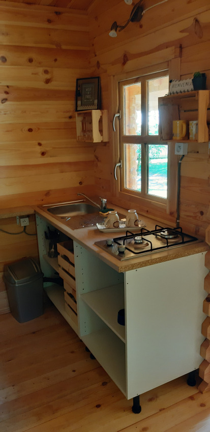 Cozy wooden kitchenette in Ranch Chalet at Campsite Ushuaïa Villages Le Viaduc, France.