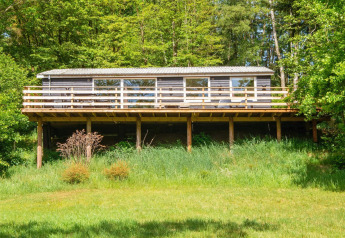 Acogedora casa vacacional para 5 personas en Ans By, Dinamarca, con terraza y rodeada de naturaleza.