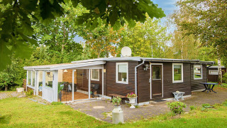 Attraktivt sommerhus til 4 personer i Allingåbro med have, terrasse og hyggelig atmosfære.