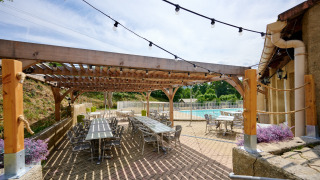 Terrace by the pool - Villatent - camping la garenne - Saint-Laurent-du-Pape, Ardèche, France