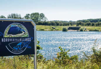Bord Nordvestsjællands Fiskepark aan het water bij 6-persoons verblijf in Eskebjerg, Denemarken.