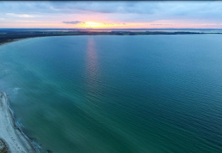 Vista del tramonto sul mare dalla spiaggia vicino alla Casa per 6 persone a Eskebjerg, Danimarca.