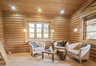 Gezellige zithoek in een blokhut bij '6-Person Home in Eskebjerg', Denemarken, met moderne inrichting.