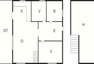 Plantegning af feriebolig i Eskebjerg, Danmark, viser rumfordeling inklusive køkken, stue og værelser.