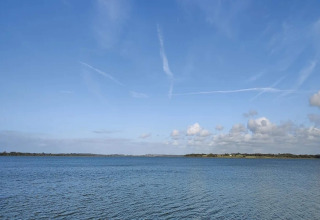 Uitzicht op meer en blauwe lucht vanaf ‘4-persoons vakantiehuis in Frederiksværk’ in Denemarken.