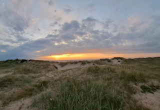 Zonsondergang over de duinen bij Frederiksværk, Denemarken, vanuit een vakantiehuis voor vier personen.
