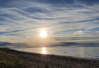 Sonnenuntergang am Strand von Frederiksværk, Dänemark, von einem 4-Personen-Ferienhaus aus gesehen.