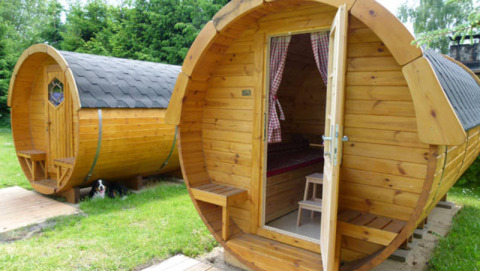 Alloggi glamping a forma di botte presso Natuurcamping Lassan - Wijnvaten in Meclemburgo-Pomerania.