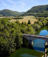 Panorámica del entorno - Villatent - camping la roche d'ully - Ornans, Jura, Francia