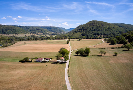 Panorámica del entorno - Villatent - camping la roche d'ully - Ornans, Jura, Francia