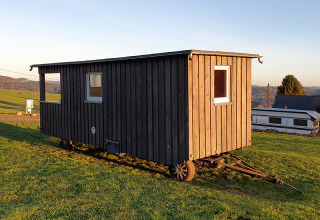 Un Bauwagen au Camping im Bergischen Land, Noordrijn-Westfalen, parfait pour le glamping et une expérience insolite.