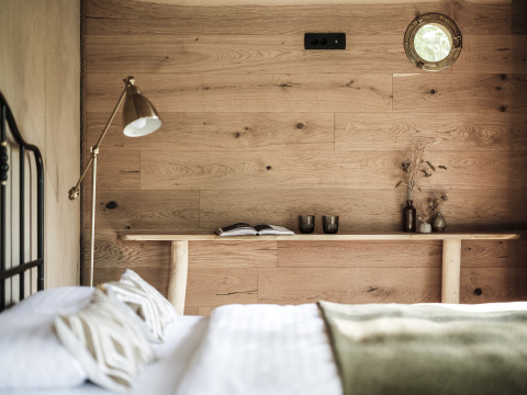 Gemütliches Interieur im Falkensteiner Premium Camping Blaguš Glamping, Slowenien, luxuriöses Camping.