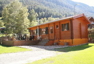 Glampingaccommodatie in houten lodge met terras bij Camping Dreilandereck - Lodge & Wijnvat Tirol.