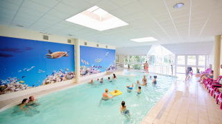 Indoor swimming pool - Villatent - Camping Les Bois du Bardelet, Poilly-Lez-Gien, Loire region, France