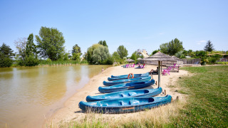 Canoes - Villatent - Camping Les Bois du Bardelet, Poilly-Lez-Gien, Loire region, France