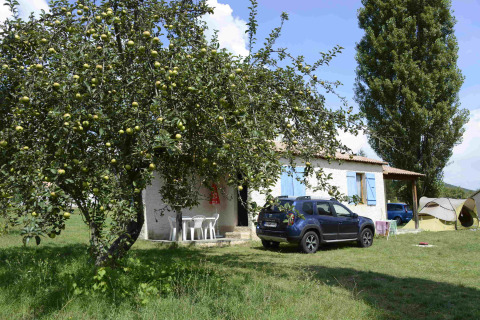 Glamping site Gorges de la Méouge with apple tree, car, tent, and house in Provence-Alpes-Côte d’Azur.