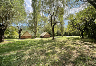 Alloggi glamping tra il verde soleggiato delle Gorges de la Meouge, Provence-Alpes-Côte d'Azur.