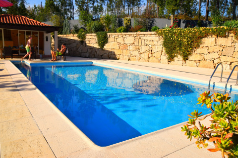 Luxury glamping at Quinta do Cascalhal - Safaritenten Braga featuring a private pool, terrace, and relaxation.