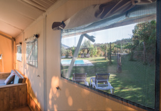 Vue depuis Quinta do Cascalhal - Safaritenten Braga, hébergement glamping avec piscine et jardin verdoyant.