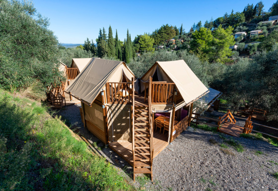 Glampingindkvartering på Vacanze col Cuore: Vallicella Glamping Resort - Airdreamer Toscane omgivet af natur.