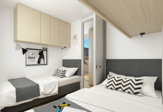 Hébergement glamping moderne au Glamping Village Kötschach avec deux lits, déco minimaliste et lumière naturelle.