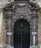 Entrada a un edificio antiguo en Middelburg, Zelanda, Países Bajos