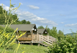Glamping accommodation in safari tents at Camping Groß-Eichen, Hessen, surrounded by greenery and trees.