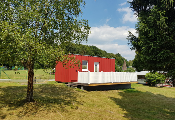 Glamping accommodatie op Camping im Bergischen Land - Buschem's Box Noordrijn-Westfalen op een zonnige dag