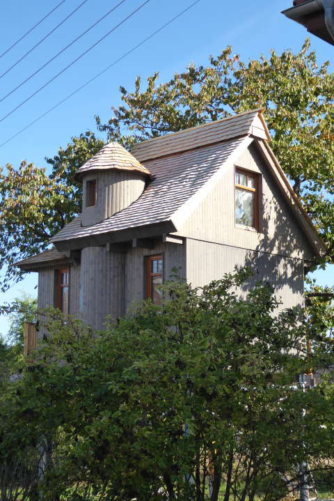 Boomhut accommodatie Boomhut Wesertal in Hessen, ideaal voor glamping tussen het groen.