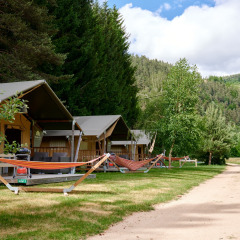Tiendas con hamaca - Villatent - Camping de Vaubarlet - Sainte-Sigolène, Alto Loira, Francia
