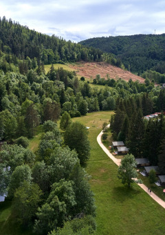 Tiendas desde arriba - Villatent - Camping de Vaubarlet - Sainte-Sigolène, Alto Loira, Francia