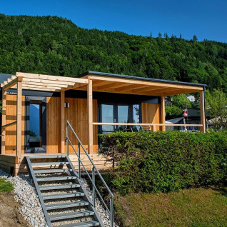 Modern glamping accommodation at Wellnesscamping & Landhuis Parth, nestled in lush green Austrian hills.