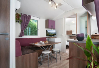 Interieur van een glamping accommodatie bij Wellnesscamping & Landhuis Parth in Oostenrijk.