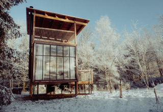Nutchel Cabins - Tiny Houses Elzas glamping tra la neve con design moderno in legno immerso nella natura.