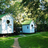 Two unique glamping cabins with green roofs at De Vreemde Vogel in Zuid-Holland, Netherlands, in nature.