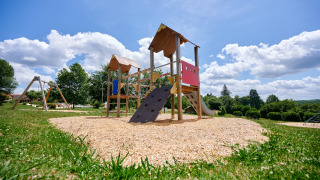 Parque infantil - Villatent - Camping Lestaubiere - Douville, Dordoña, Francia