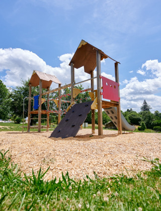 Parque infantil - Villatent - Camping Lestaubiere - Douville, Dordoña, Francia