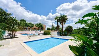 Piscina para niños pequeños - Villatent - Camping Lestaubiere - Douville, Dordoña, Francia