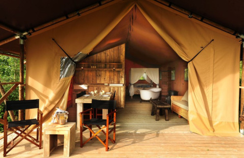 Accogliente sistemazione glamping in tenda safari al Kimaro Farmhouse, Borgogna, con arredi rustici
