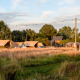 Udsigt over Pop-up glamping safari telte på Holiday Park Mölke i Holland, omgivet af natur og lys.