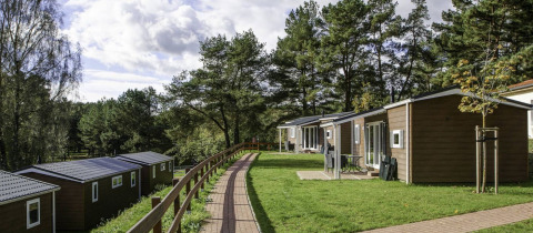 Glamping på Vakantiepark Havelberge med moderne stacaravans Ocala Premium og naturskønt udsigt.