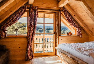 Knusse boomhut bij s'Baumhaus Dörfle in het Zwarte Woud, ideaal voor glamping en genieten van de natuur.